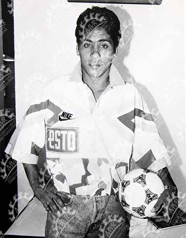 Jorge Campos con camisa del ESTO